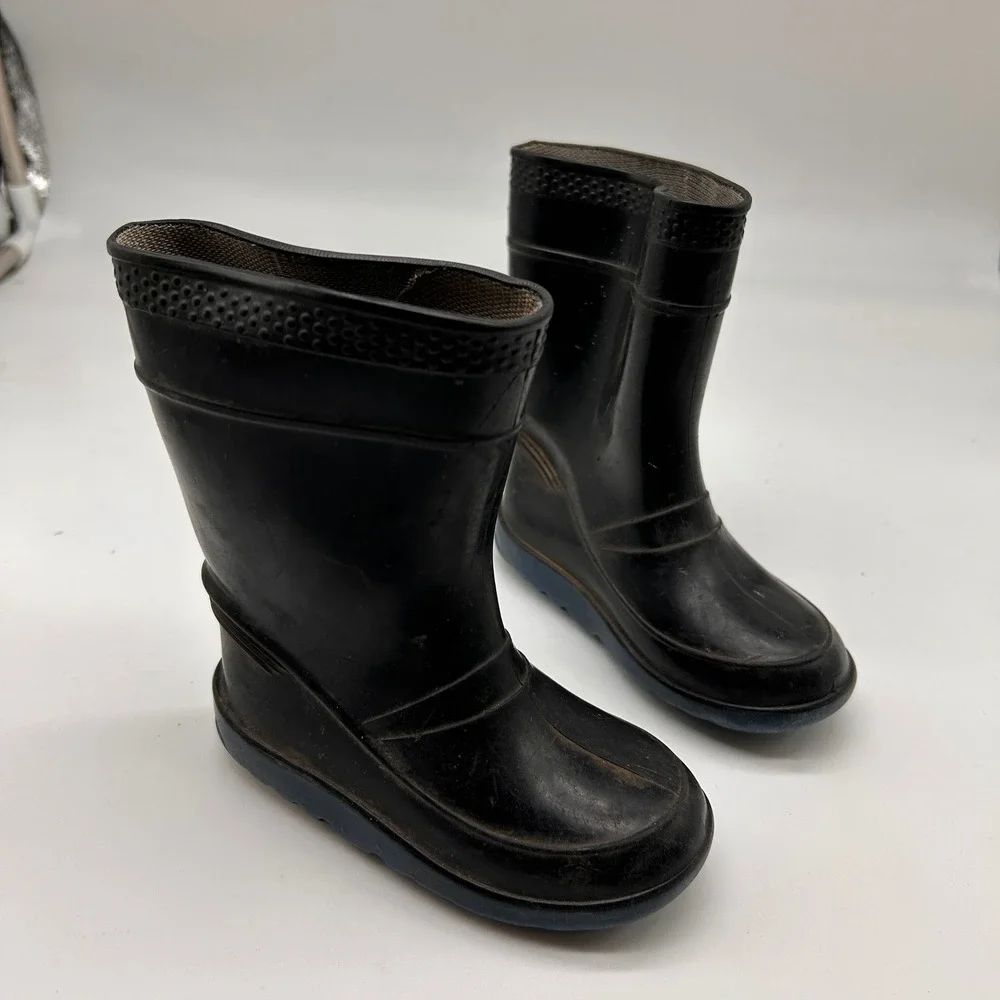 Kids Black Rubber Rain Boots Size 5 Waterproof Muddy Puddle Jumping